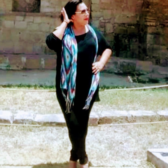 Meet your Posher, Cheli - Picture 2 of 4